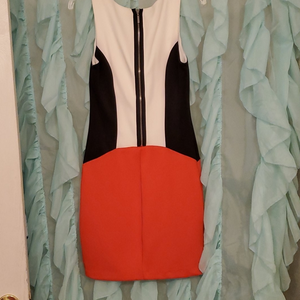 Dress - Picture 2 of 2